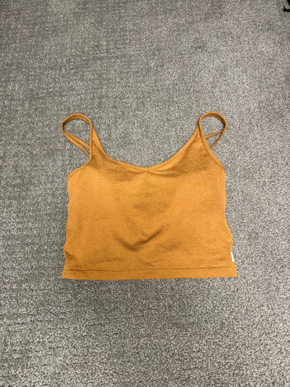 Vuori Halo Crop Tank in Mustard